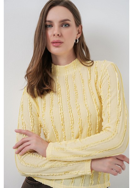 Kadın Bdart Dokulu Slim Fit Dik Yaka Bluz Kehribar Sarısı fırsatları