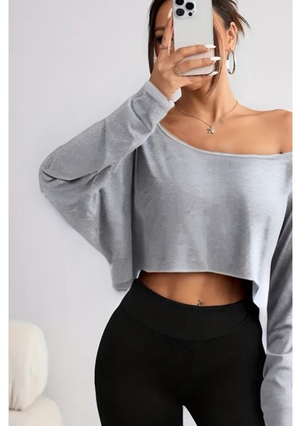 Kadın Gri Melanj Düşük Omuz Kayık Yaka Oversize Uzun Kollu Crop T-Shirt fiyatları