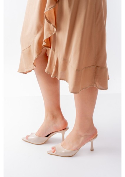 716 Bej Rugan Sivri Burunlu Topuklu Kadın Terlik