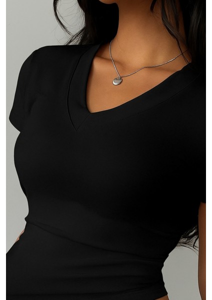 Kadın Siyah V Yaka Oval Etek Slim T-Shirt modelleri