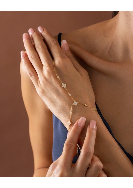 925 Ayar Gümüş Van Cleef Alhambra Yonca Şahmeran – Zirkon Taşlı El Zinciri - Silveria Jewels indirimleri