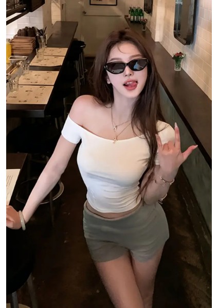 Beyaz Kadın Düşük Omuz Kayık Yaka Dar/slim Likralı T-Shirt fiyatları