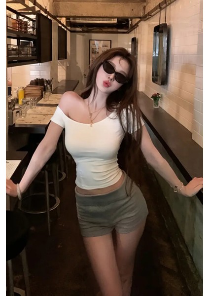 Beyaz Kadın Düşük Omuz Kayık Yaka Dar/slim Likralı T-Shirt indirimleri
