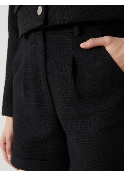 Yeni Sezon Standart Fit Kadın Tüvit Şort fırsatları