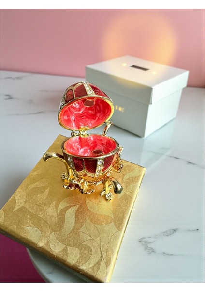 Faberge Tarzı Dekoratif Yumurta Mücevher Kutusu, Kırmızı Mineli, Kristal Taşlı, Altın Kaplama Stand, Hediye Kutulu fırsatları