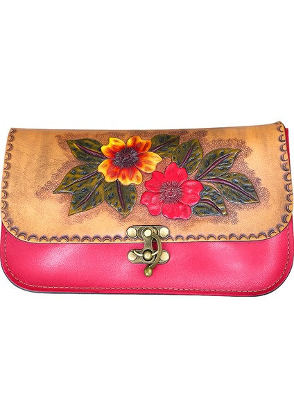 El Yapımı Hakiki Deri Kırmızı Çiçek Desenli Kadın Crossbody Çanta - El Kabartma Bohem Tasarım - Antika Pirinç Tokalı & Ayarlanabilir Askılı El Işçiliği Çanta