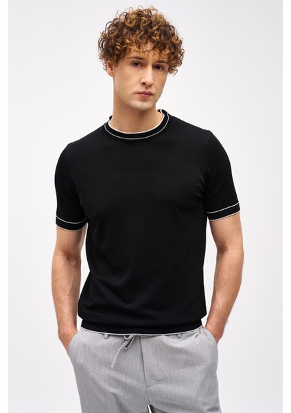 Siyah Standart Fit Dar Kalıp Bisiklet Yaka Düz Kısa Kollu Triko Tişört
