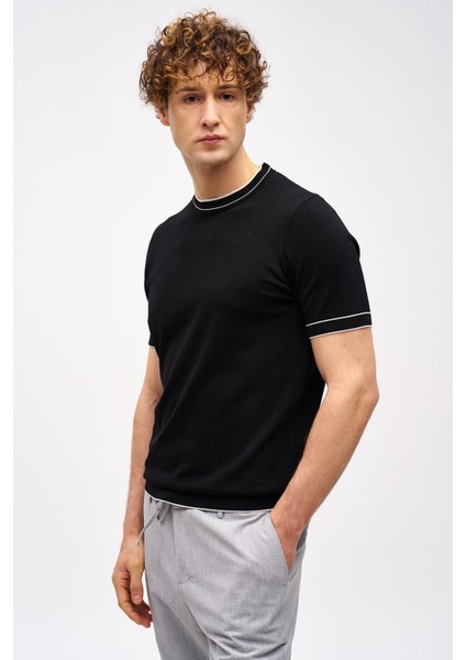 Siyah Standart Fit Dar Kalıp Bisiklet Yaka Düz Kısa Kollu Triko Tişört fırsatları