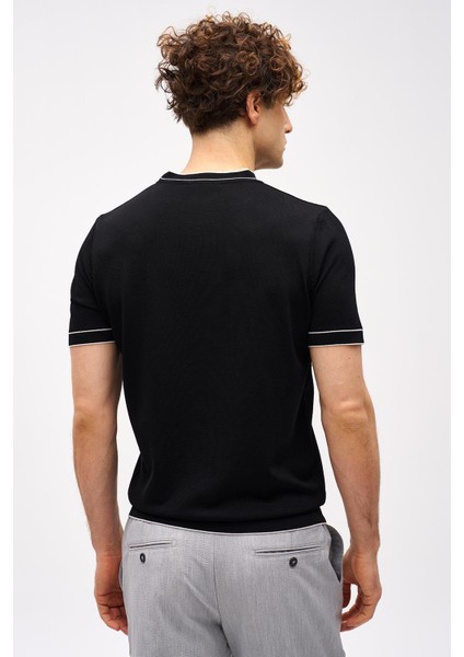 Siyah Standart Fit Dar Kalıp Bisiklet Yaka Düz Kısa Kollu Triko Tişört