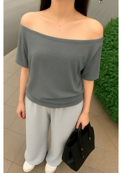 Antrasit Kadın Düşük Omuz Kayık Yaka Oversize T-Shirt