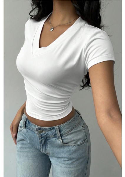 Kadın Beyaz V Yaka Oval Etek Slim T-Shirt