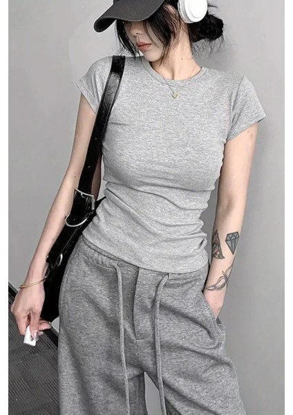 Gri Bisiklet Yaka Basic Kadın Tişört modelleri