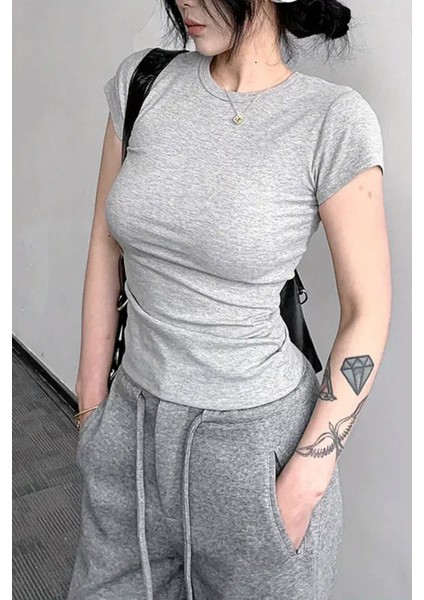 Gri Bisiklet Yaka Basic Kadın Tişört fırsatları