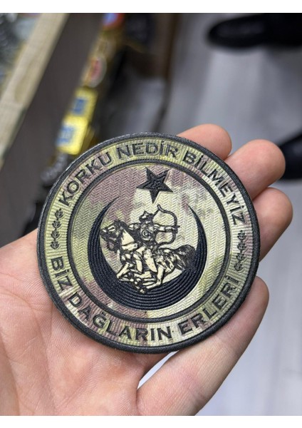"korku Nedir Bilmeyiz Biz Dağların Erleri" Yazılı 3D Kamuflaj Arma Patch(Peç) Arkası Cırtlı