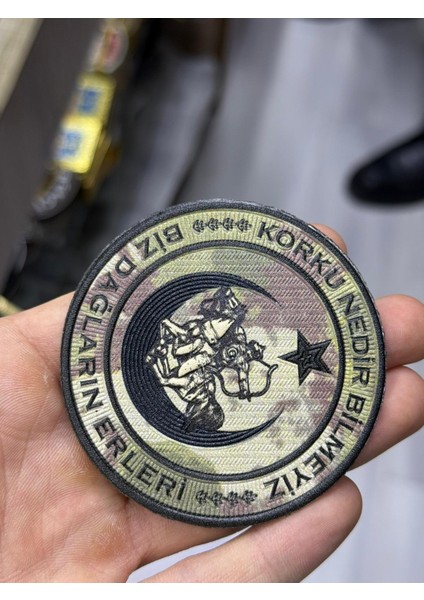 "korku Nedir Bilmeyiz Biz Dağların Erleri" Yazılı 3D Kamuflaj Arma Patch(Peç) Arkası Cırtlı fiyatları
