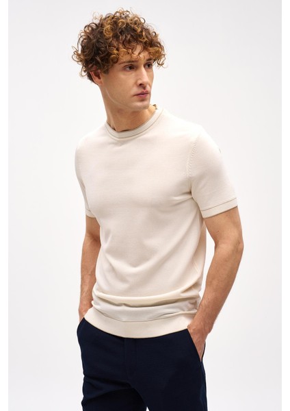 Krem Standart Fit Dar Kalıp Bisiklet Yaka Düz Kısa Kollu Triko Tişört fiyatları