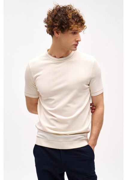 Krem Standart Fit Dar Kalıp Bisiklet Yaka Düz Kısa Kollu Triko Tişört fırsatları