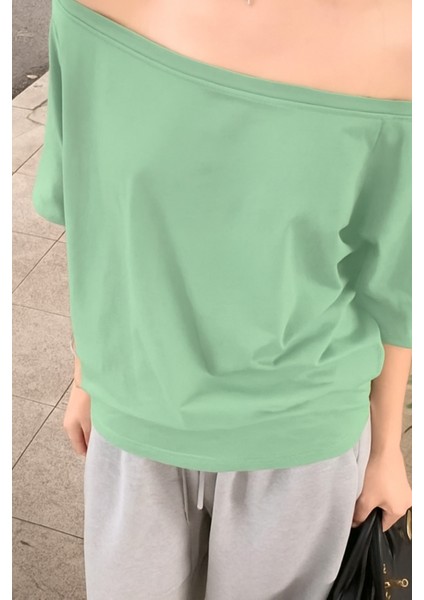 Su Yeşili Kadın Düşük Omuz Kayık Yaka Oversize T-Shirt fiyatları