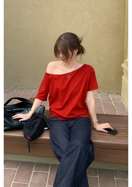 Kırmızı Kadın Düşük Omuz Kayık Yaka Oversize T-Shirt