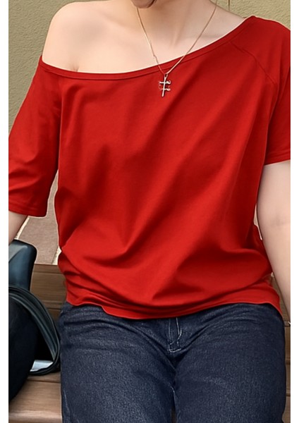 Kırmızı Kadın Düşük Omuz Kayık Yaka Oversize T-Shirt modelleri