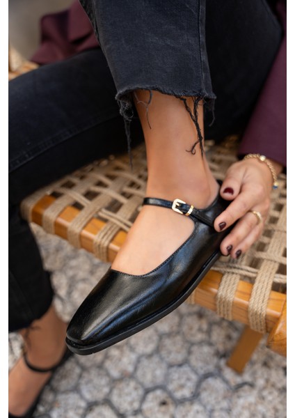 Flue Siyah Kadın Tokalı Düz Babet fiyatları