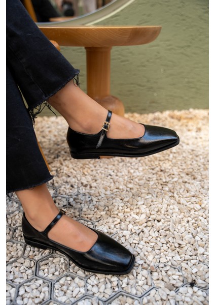 Flue Siyah Kadın Tokalı Düz Babet modelleri