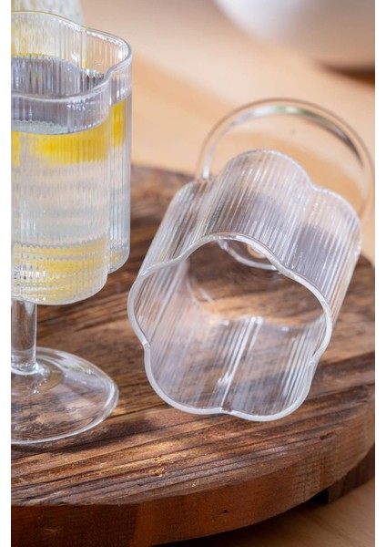 Daisy 210 ml Ayaklı Cam Bardak / Şık Şeffaf Tekli Su ve Meşrubat Bardağı (12 Cm) fiyatları