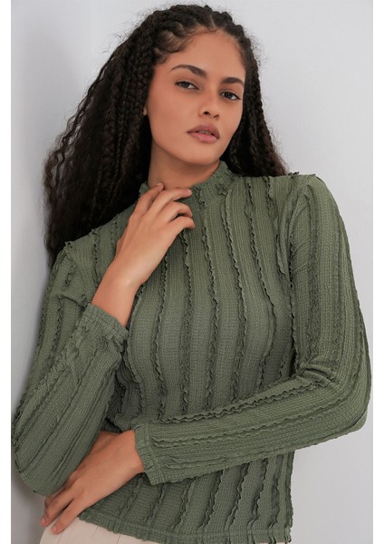 Kadın Bdart Dokulu Slim Fit Dik Yaka Bluz Haki Yeşil modelleri