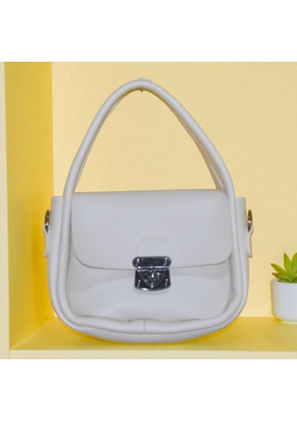 Kadın Beyaz Mini Kol & Omuz Çantası – Şık Metal Klips Detaylı Küçük Boy Askılı Çanta