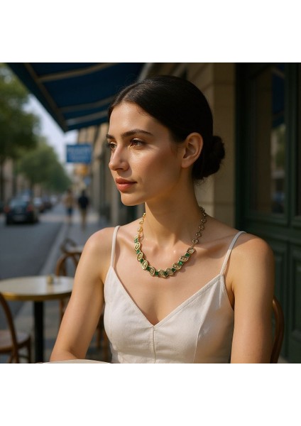 Yeşil Taşlı Kare ve Damla Figürlü Kolye