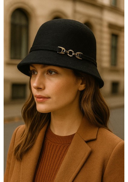 Kadın Yün Cloche Bucket Şapka – Zincir Tokalı Modern Tasarım