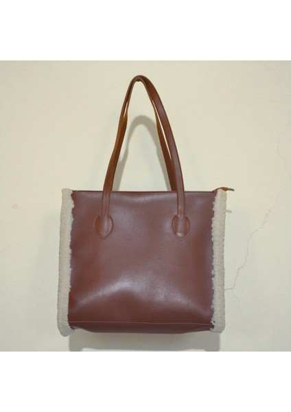 Kadın Peluş Detaylı Deri Görünümlü Omuz Çantası – Şık ve Geniş Tote Model