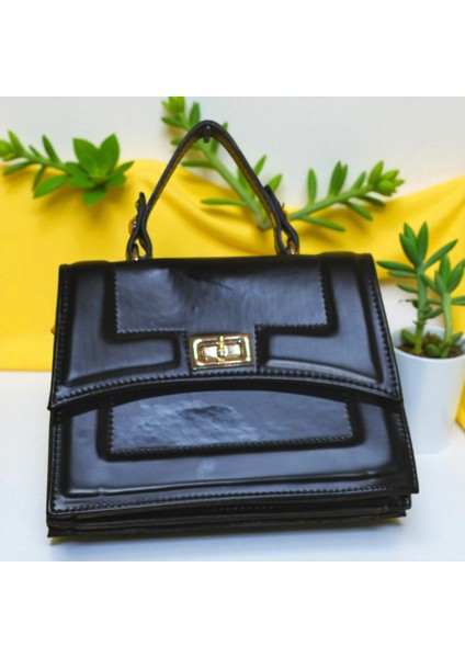 Kadın Kapaklı Mini El ve Omuz Çantası – Şık Günlük Kullanım Çantası