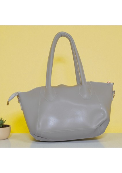 Kadın Beyaz Kol ve Omuz Çantası – Geniş Hacimli Askılı Günlük Çanta (Modern Soft Tasarım) fiyatları