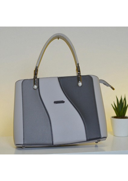 Kadın Iki Renk Blok Detaylı Omuz Çantası – Şık ve Modern Tasarım