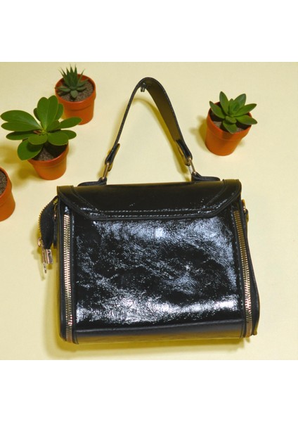 Kadın Parlak Deri Mini El ve Omuz Çantası – Gold Kilit Detaylı Şık Model fiyatları