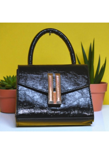 Kadın Parlak Deri Mini Kol & Omuz Çantası – Şık Kilit Detaylı Küçük Boy Çanta (Askılı)
