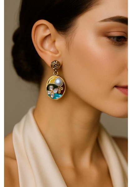 Çiçek Motifli Incili Küpe