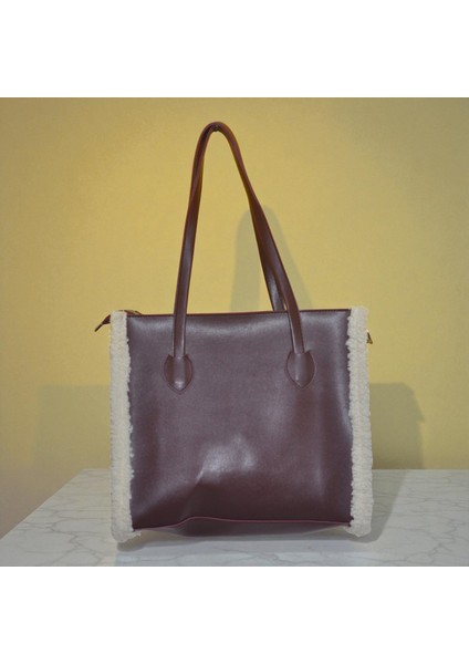 Kadın Peluş Detaylı Deri Görünümlü Omuz Çantası – Şık ve Geniş Tote Model