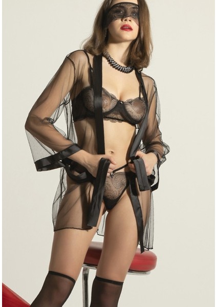 Kadın Hafif Tül Kısa Sabahlık ve Dantel Iç Giyim Set