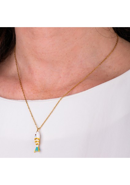 Beyaz Balık Figürlü Altın Renk Çelik Kadın Kolye – Zarafet, Renk ve Modern Şıklık Kolyesi fiyatları