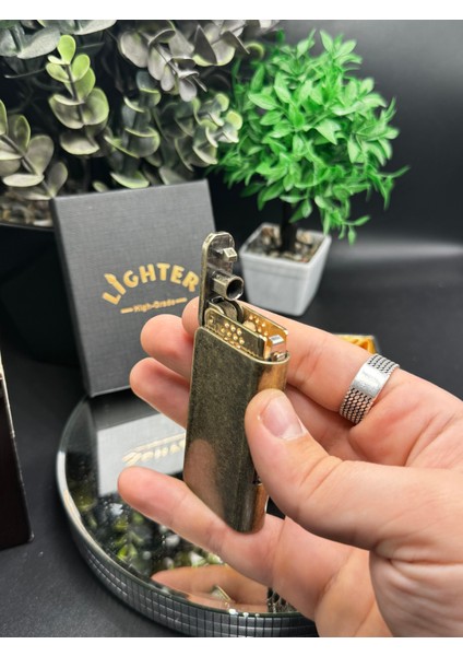 Koleksiyonluk Fransız Reprodüksiyon Çakmak - 1930'LAR Vintage Stil - Benzinli, Doldurulabilir