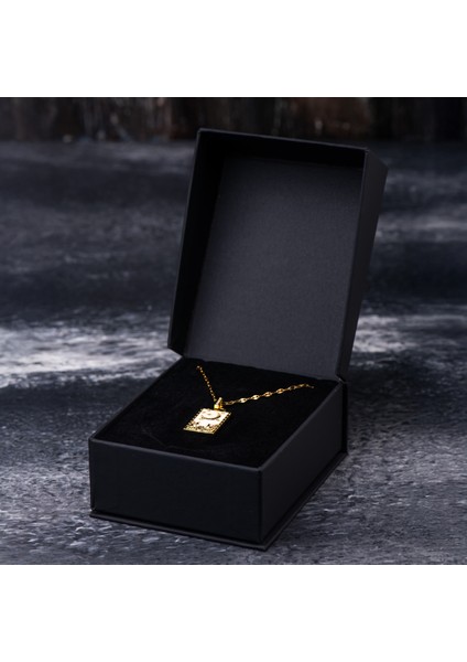 Ay Yıldız ve Renkli Taş Detaylı Dikdörtgen Figürlü Altın Renk ÇelikKadın Kolye – Zarif, Işıltılı ve Modern Şıklık Kolyesi fırsatları