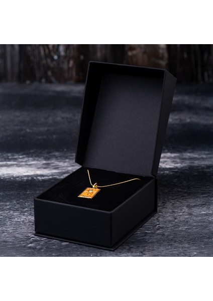 Turuncu İşlemeli Dikdörtgen Figürlü Altın Renk Çelik Kadın Kolye –Canlı, Zarif ve Modern Şıklık Kolyesi fiyatları