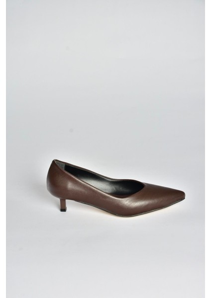 V404090309 Kahverengi Sivri Burun Alçak Topuklu Kadın Ayakkabı