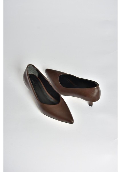 V404090309 Kahverengi Sivri Burun Alçak Topuklu Kadın Ayakkabı