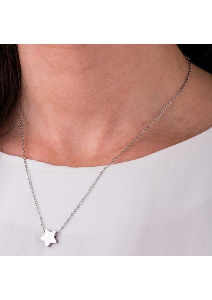 Yıldız Figürlü Gümüş Renk Çelik Kadın Kolye – Minimal ve IşıltılıTasarım Kolyesi