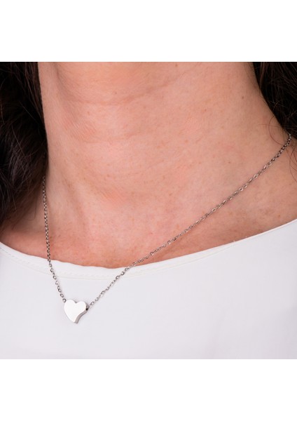 Kalp Figürlü Gümüş Renk Çelik Kadın Kolye – Sade ve Romantik TasarımKolyesi