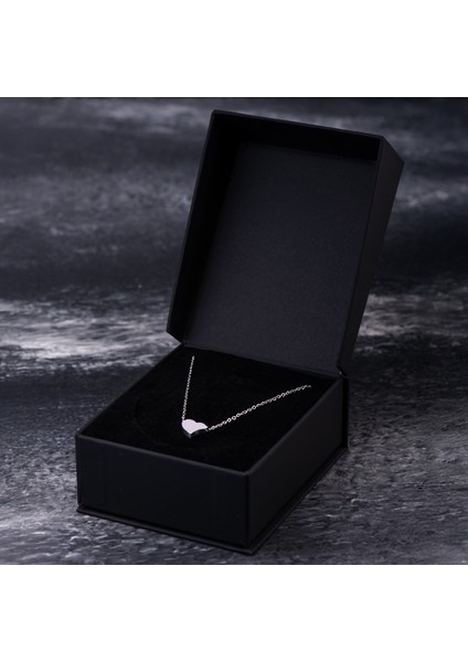 Kalp Figürlü Gümüş Renk Çelik Kadın Kolye – Sade ve Romantik TasarımKolyesi modelleri