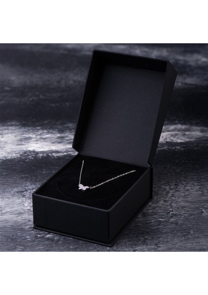 Kelebek Figürlü Gümüş Renk Çelik Kadın Kolye – Zarif ve MinimalTasarım Kolyesi fırsatları